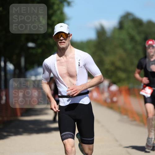 07.09.2025 - 19. Norderstedt Triathlon Michael Strokosch http://msf.ph/oto/8809793 07.09.2025 13:24:55 Laufen 222, 813, 1326, 1366 meine-sportfotos.de