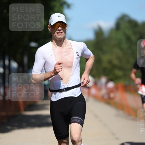 07.09.2025 - 19. Norderstedt Triathlon Michael Strokosch http://msf.ph/oto/8809797 07.09.2025 13:24:55 Laufen 222, 813, 1326, 1366 meine-sportfotos.de