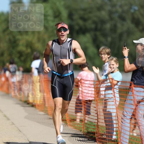 07.09.2025 - 19. Norderstedt Triathlon Michael Strokosch http://msf.ph/oto/8809826 07.09.2025 12:47:23 Laufen 151, 227, 713 meine-sportfotos.de