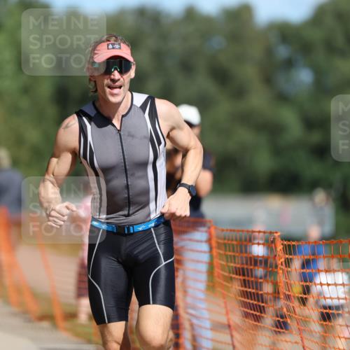 07.09.2025 - 19. Norderstedt Triathlon Michael Strokosch http://msf.ph/oto/8809859 07.09.2025 12:47:25 Laufen 151, 227 meine-sportfotos.de