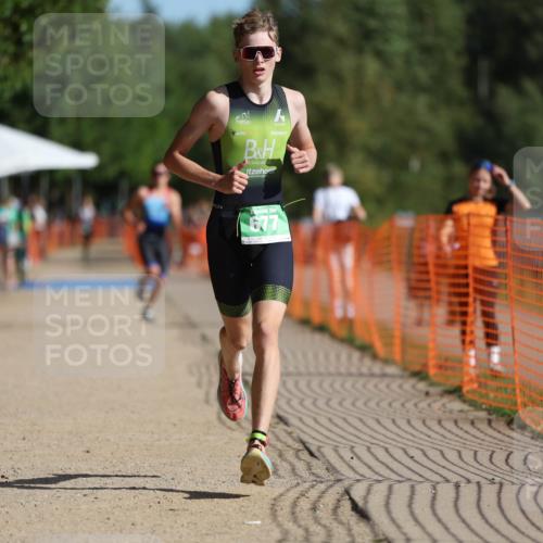 07.09.2025 - 19. Norderstedt Triathlon Michael Strokosch http://msf.ph/oto/8809942 07.09.2025 10:39:35 Laufen 654, 677 meine-sportfotos.de