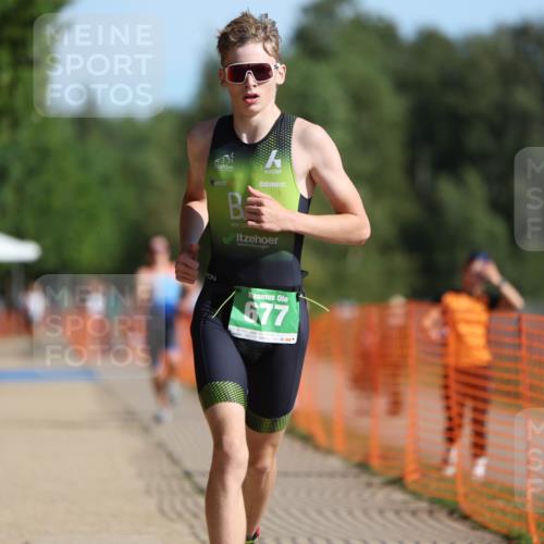 07.09.2025 - 19. Norderstedt Triathlon Michael Strokosch http://msf.ph/oto/8809953 07.09.2025 10:39:36 Laufen 654, 677 meine-sportfotos.de