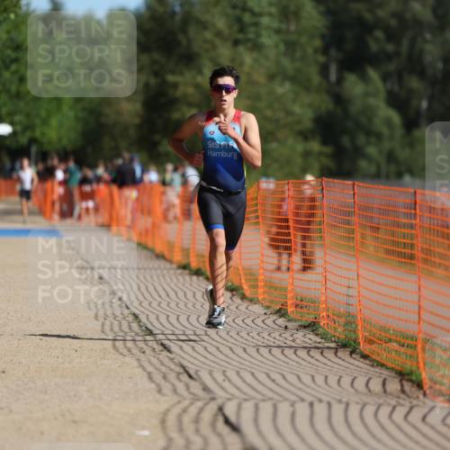 07.09.2025 - 19. Norderstedt Triathlon Michael Strokosch http://msf.ph/oto/8809985 07.09.2025 10:39:39 Laufen 654, 677 meine-sportfotos.de