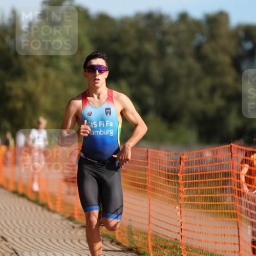 07.09.2025 - 19. Norderstedt Triathlon Michael Strokosch http://msf.ph/oto/8810004 07.09.2025 10:39:41 Laufen 654, 677 meine-sportfotos.de