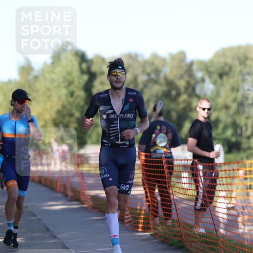 07.09.2025 - 19. Norderstedt Triathlon Michael Strokosch http://msf.ph/oto/8810077 07.09.2025 16:14:37 Laufen 425, 527, 528, 938, 1073, 1433 meine-sportfotos.de