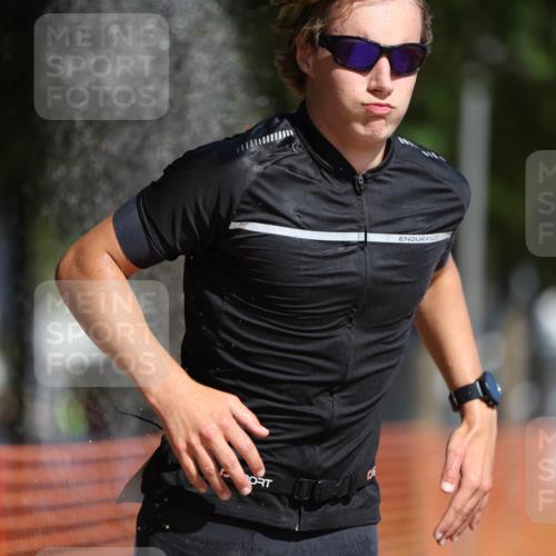 07.09.2025 - 19. Norderstedt Triathlon Michael Strokosch http://msf.ph/oto/8810100 07.09.2025 11:38:57 Laufen 1184, 1340, 1377 meine-sportfotos.de