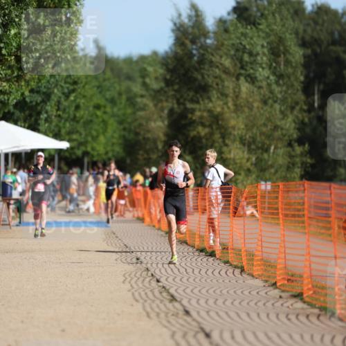 07.09.2025 - 19. Norderstedt Triathlon Michael Strokosch http://msf.ph/oto/8810169 07.09.2025 10:40:10 Laufen 664, 1127 meine-sportfotos.de