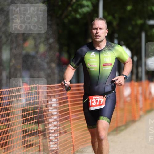 07.09.2025 - 19. Norderstedt Triathlon Michael Strokosch http://msf.ph/oto/8810172 07.09.2025 11:39:03 Laufen 231, 1377 meine-sportfotos.de