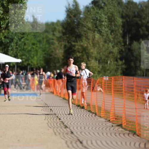 07.09.2025 - 19. Norderstedt Triathlon Michael Strokosch http://msf.ph/oto/8810183 07.09.2025 10:40:11 Laufen 664, 1127 meine-sportfotos.de
