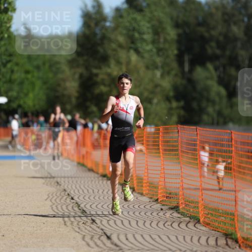 07.09.2025 - 19. Norderstedt Triathlon Michael Strokosch http://msf.ph/oto/8810213 07.09.2025 10:40:13 Laufen 664, 1127 meine-sportfotos.de