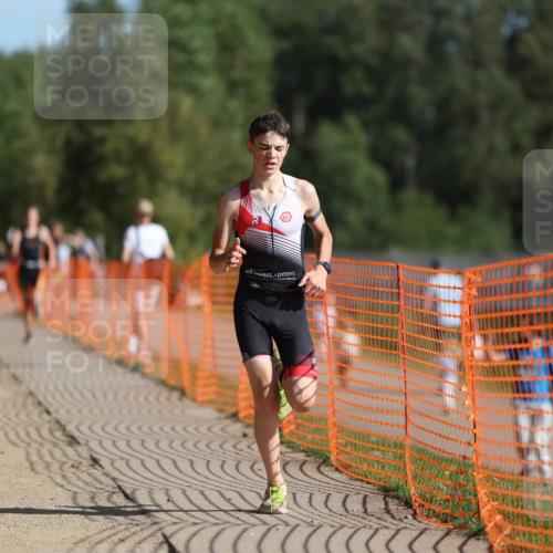 07.09.2025 - 19. Norderstedt Triathlon Michael Strokosch http://msf.ph/oto/8810250 07.09.2025 10:40:14 Laufen 664, 1127 meine-sportfotos.de