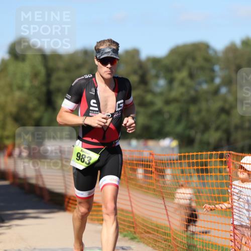 07.09.2025 - 19. Norderstedt Triathlon Michael Strokosch http://msf.ph/oto/8810269 07.09.2025 15:17:42 Laufen 982, 983 meine-sportfotos.de