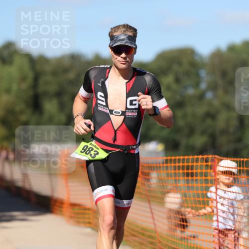 07.09.2025 - 19. Norderstedt Triathlon Michael Strokosch http://msf.ph/oto/8810276 07.09.2025 15:17:42 Laufen 982, 983 meine-sportfotos.de