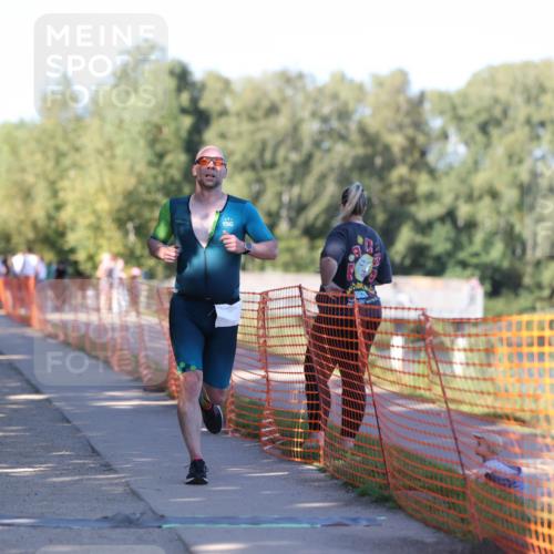 07.09.2025 - 19. Norderstedt Triathlon Michael Strokosch http://msf.ph/oto/8810283 07.09.2025 16:15:14 Laufen 530, 540, 1563 meine-sportfotos.de