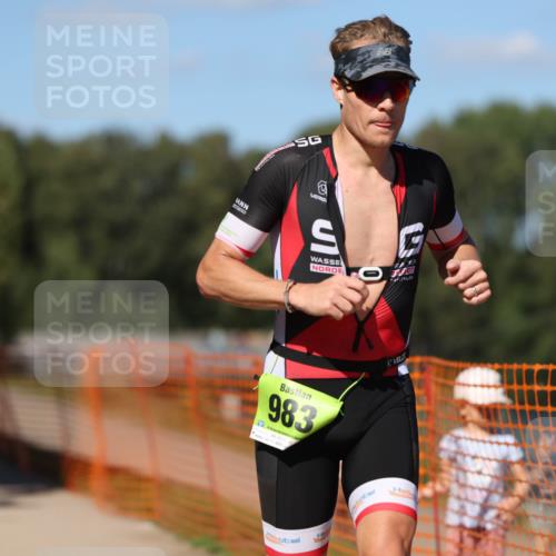 07.09.2025 - 19. Norderstedt Triathlon Michael Strokosch http://msf.ph/oto/8810284 07.09.2025 15:17:43 Laufen 982, 983 meine-sportfotos.de