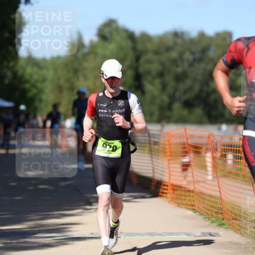 07.09.2025 - 19. Norderstedt Triathlon Michael Strokosch http://msf.ph/oto/8810335 07.09.2025 15:17:56 Laufen 422, 896, 960, 970, 1478 meine-sportfotos.de