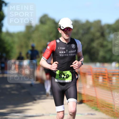 07.09.2025 - 19. Norderstedt Triathlon Michael Strokosch http://msf.ph/oto/8810351 07.09.2025 15:17:57 Laufen 422, 896, 960, 970, 1478 meine-sportfotos.de