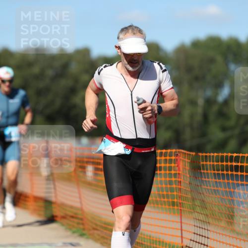 07.09.2025 - 19. Norderstedt Triathlon Michael Strokosch http://msf.ph/oto/8810390 07.09.2025 15:18:01 Laufen 398, 422, 896, 970, 990, 1478 meine-sportfotos.de