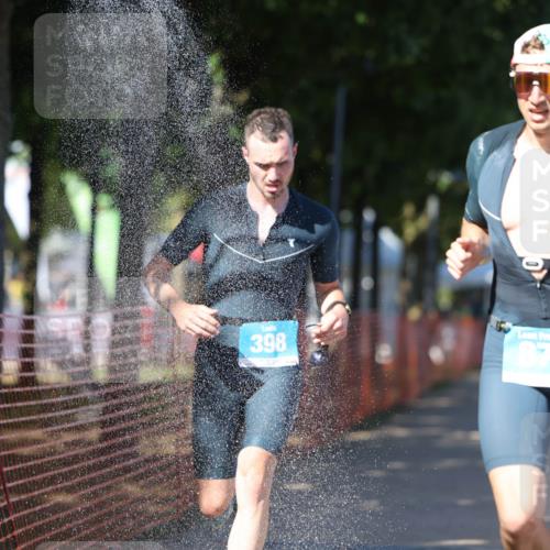 07.09.2025 - 19. Norderstedt Triathlon Michael Strokosch http://msf.ph/oto/8810461 07.09.2025 15:18:07 Laufen 398, 990, 1478 meine-sportfotos.de