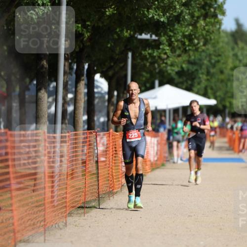 07.09.2025 - 19. Norderstedt Triathlon Michael Strokosch http://msf.ph/oto/8810521 07.09.2025 11:39:28 Laufen 225, 1156 meine-sportfotos.de