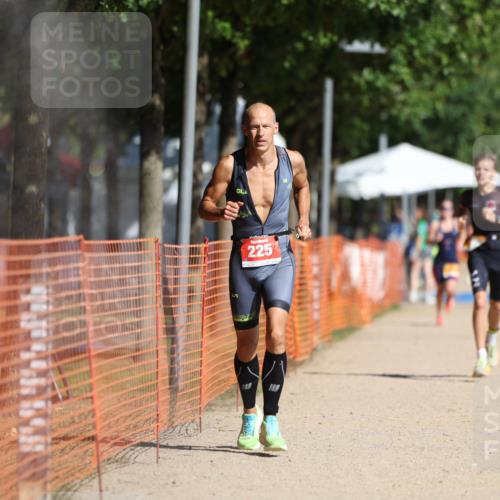07.09.2025 - 19. Norderstedt Triathlon Michael Strokosch http://msf.ph/oto/8810592 07.09.2025 11:39:30 Laufen 225, 1156 meine-sportfotos.de
