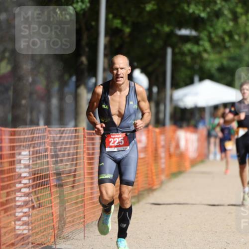 07.09.2025 - 19. Norderstedt Triathlon Michael Strokosch http://msf.ph/oto/8810623 07.09.2025 11:39:31 Laufen 225, 1156 meine-sportfotos.de