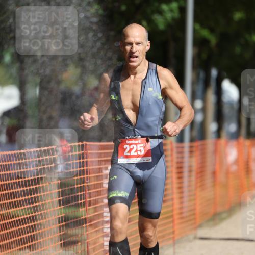 07.09.2025 - 19. Norderstedt Triathlon Michael Strokosch http://msf.ph/oto/8810637 07.09.2025 11:39:32 Laufen 225, 1156 meine-sportfotos.de