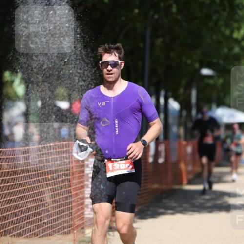 07.09.2025 - 19. Norderstedt Triathlon Michael Strokosch http://msf.ph/oto/8810758 07.09.2025 13:26:49 Laufen 177, 1388 meine-sportfotos.de