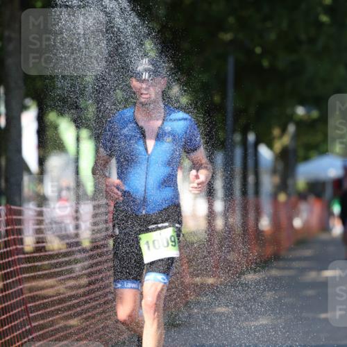 07.09.2025 - 19. Norderstedt Triathlon Michael Strokosch http://msf.ph/oto/8811021 07.09.2025 15:19:59 Laufen 900, 971, 1002, 1009 meine-sportfotos.de