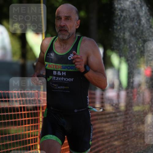 07.09.2025 - 19. Norderstedt Triathlon Michael Strokosch http://msf.ph/oto/8811150 07.09.2025 15:20:12 Laufen 1408 meine-sportfotos.de