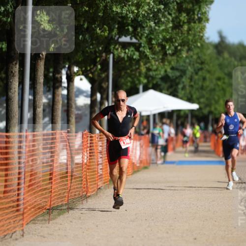 07.09.2025 - 19. Norderstedt Triathlon Michael Strokosch http://msf.ph/oto/8811157 07.09.2025 10:41:42 Laufen 673, 1132, 1148 meine-sportfotos.de