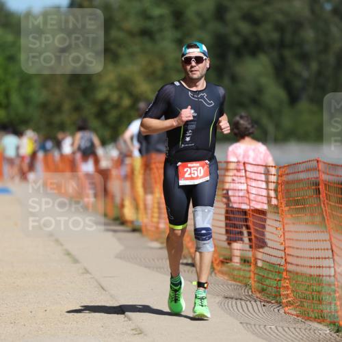 07.09.2025 - 19. Norderstedt Triathlon Michael Strokosch http://msf.ph/oto/8811175 07.09.2025 12:49:38 Laufen 207, 250, 779 meine-sportfotos.de