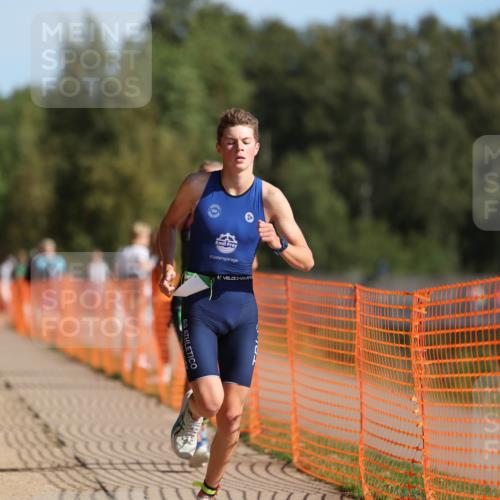 07.09.2025 - 19. Norderstedt Triathlon Michael Strokosch http://msf.ph/oto/8811277 07.09.2025 10:41:47 Laufen 657, 673, 1148 meine-sportfotos.de
