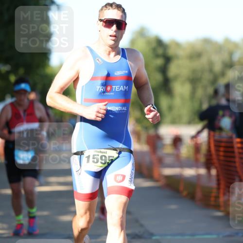 07.09.2025 - 19. Norderstedt Triathlon Michael Strokosch http://msf.ph/oto/8811398 07.09.2025 16:18:04 Laufen 438, 515, 884, 1044, 1076, 1450, 1595 meine-sportfotos.de