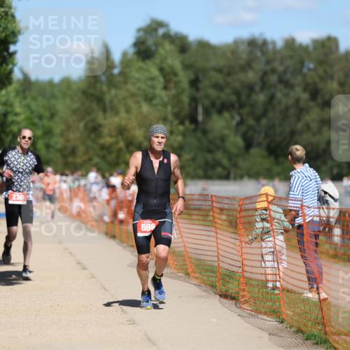 07.09.2025 - 19. Norderstedt Triathlon Michael Strokosch http://msf.ph/oto/8811538 07.09.2025 13:28:19 Laufen 230, 698 meine-sportfotos.de