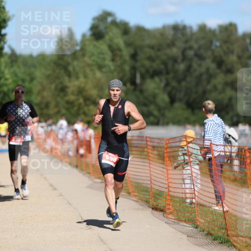 07.09.2025 - 19. Norderstedt Triathlon Michael Strokosch http://msf.ph/oto/8811555 07.09.2025 13:28:19 Laufen 230, 698 meine-sportfotos.de