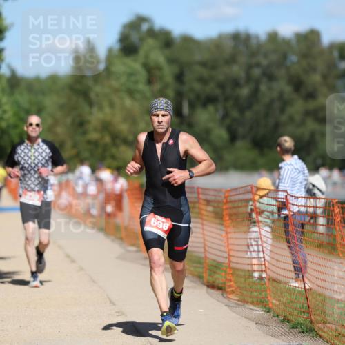 07.09.2025 - 19. Norderstedt Triathlon Michael Strokosch http://msf.ph/oto/8811579 07.09.2025 13:28:20 Laufen 230, 698 meine-sportfotos.de
