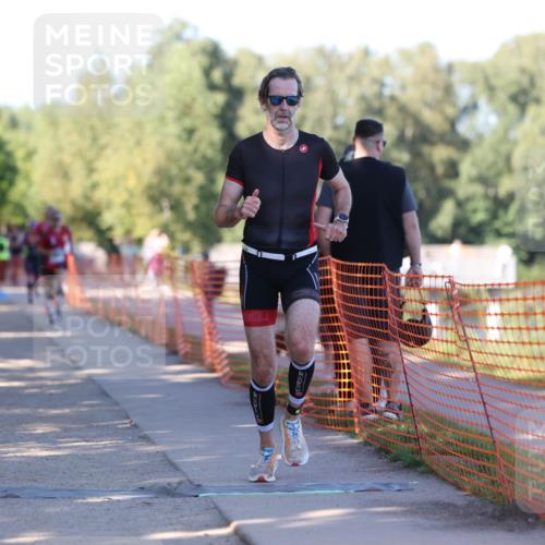 07.09.2025 - 19. Norderstedt Triathlon Michael Strokosch http://msf.ph/oto/8811592 07.09.2025 16:18:39 Laufen 467, 885, 905, 942 meine-sportfotos.de