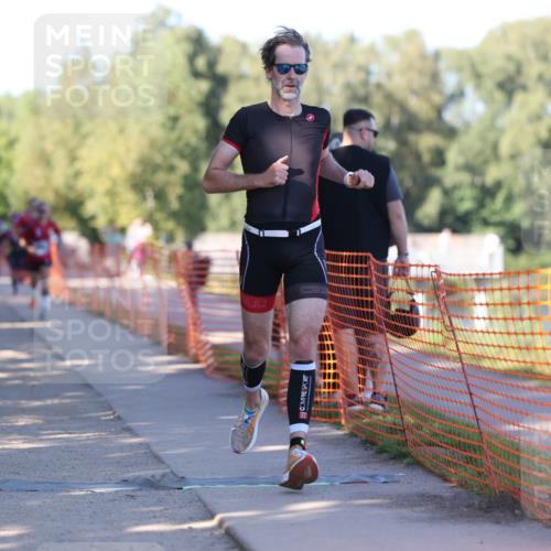 07.09.2025 - 19. Norderstedt Triathlon Michael Strokosch http://msf.ph/oto/8811596 07.09.2025 16:18:39 Laufen 467, 885, 905, 942 meine-sportfotos.de