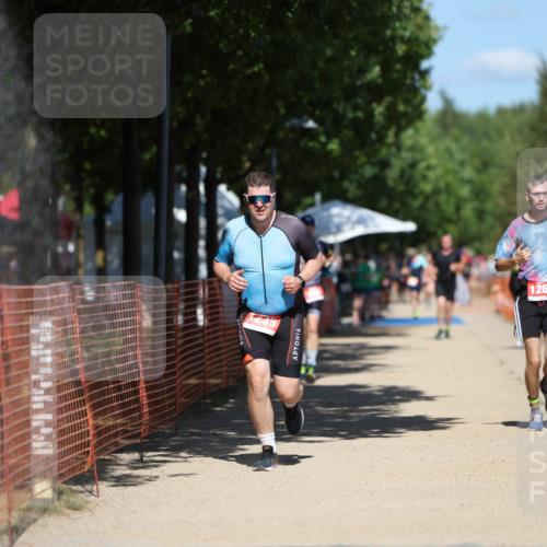 07.09.2025 - 19. Norderstedt Triathlon Michael Strokosch http://msf.ph/oto/8811774 07.09.2025 13:28:51 Laufen 858, 1235, 1261 meine-sportfotos.de