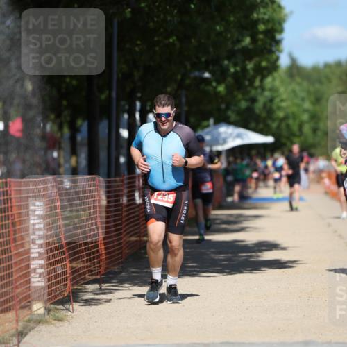 07.09.2025 - 19. Norderstedt Triathlon Michael Strokosch http://msf.ph/oto/8811789 07.09.2025 13:28:51 Laufen 858, 1235, 1261 meine-sportfotos.de