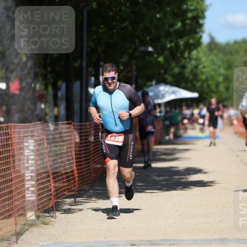 07.09.2025 - 19. Norderstedt Triathlon Michael Strokosch http://msf.ph/oto/8811795 07.09.2025 13:28:52 Laufen 858, 1235, 1261 meine-sportfotos.de