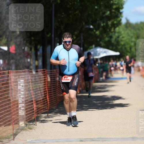 07.09.2025 - 19. Norderstedt Triathlon Michael Strokosch http://msf.ph/oto/8811803 07.09.2025 13:28:52 Laufen 858, 1235, 1261 meine-sportfotos.de