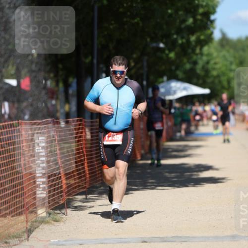 07.09.2025 - 19. Norderstedt Triathlon Michael Strokosch http://msf.ph/oto/8811810 07.09.2025 13:28:52 Laufen 858, 1235, 1261 meine-sportfotos.de