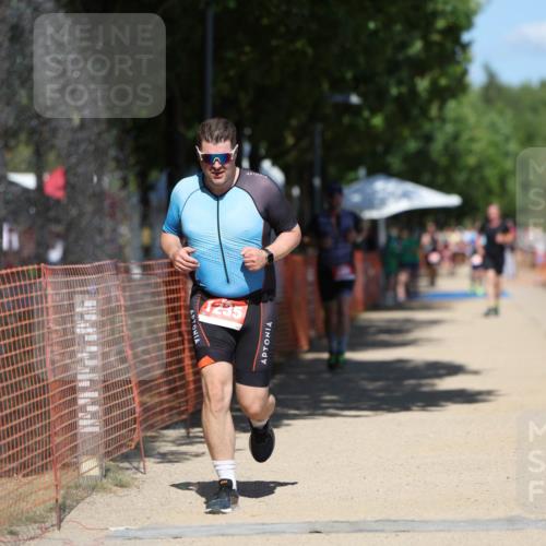 07.09.2025 - 19. Norderstedt Triathlon Michael Strokosch http://msf.ph/oto/8811827 07.09.2025 13:28:52 Laufen 858, 1235, 1261 meine-sportfotos.de
