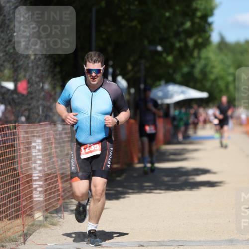 07.09.2025 - 19. Norderstedt Triathlon Michael Strokosch http://msf.ph/oto/8811842 07.09.2025 13:28:53 Laufen 858, 1235, 1261 meine-sportfotos.de