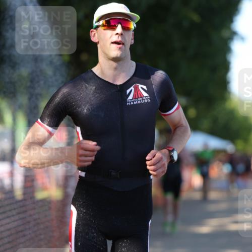 07.09.2025 - 19. Norderstedt Triathlon Michael Strokosch http://msf.ph/oto/8811863 07.09.2025 16:19:32 Laufen 534, 544, 939, 1049 meine-sportfotos.de