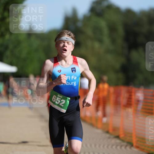 07.09.2025 - 19. Norderstedt Triathlon Michael Strokosch http://msf.ph/oto/8811920 07.09.2025 10:42:33 Laufen 652, 672, 686 meine-sportfotos.de