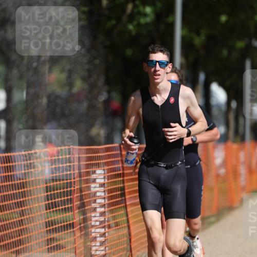 07.09.2025 - 19. Norderstedt Triathlon Michael Strokosch http://msf.ph/oto/8811928 07.09.2025 11:41:04 Laufen 1198, 1200 meine-sportfotos.de