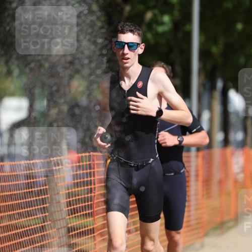 07.09.2025 - 19. Norderstedt Triathlon Michael Strokosch http://msf.ph/oto/8811942 07.09.2025 11:41:04 Laufen 1198, 1200 meine-sportfotos.de
